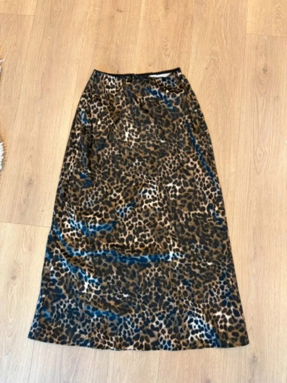 Satin Style Leopard Midi Skirt Sz Small
